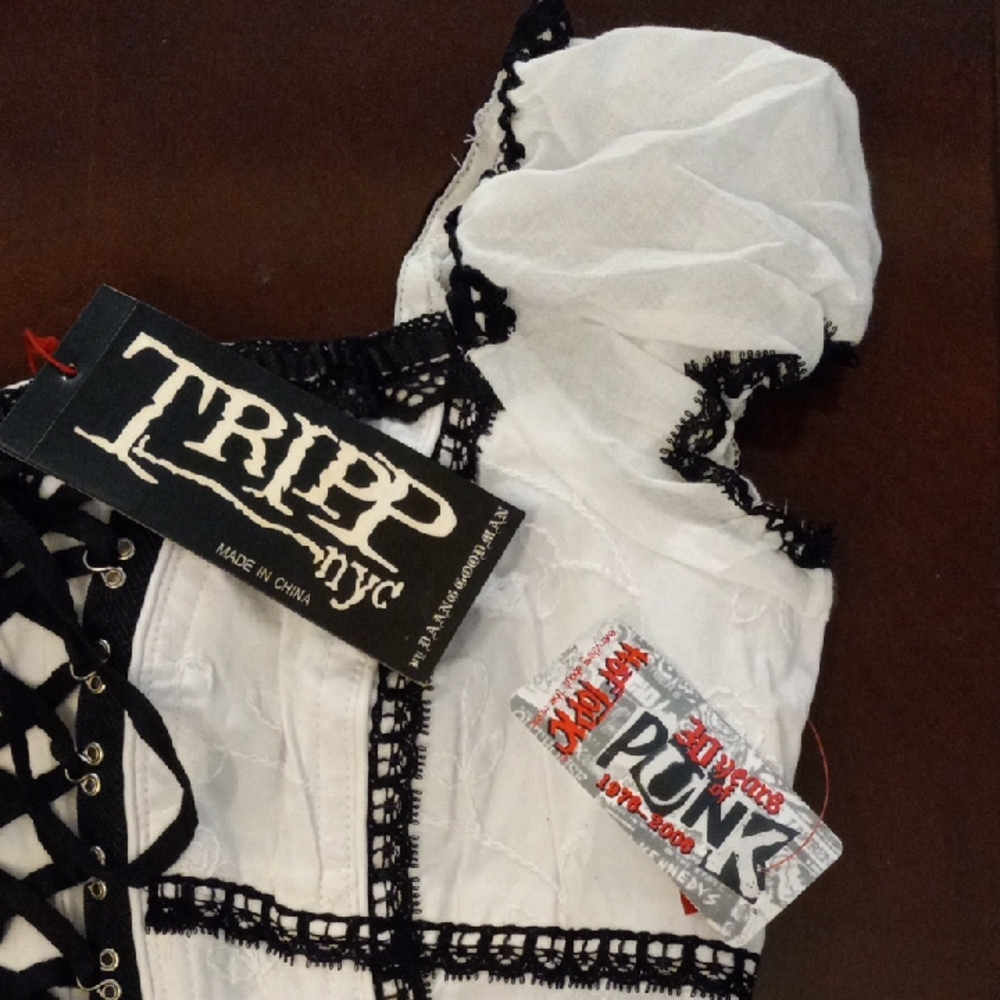 TRIPP NYC WHITE CORSET WITH BLACK LACE ,AND BLACK COTTON RIBBON SIZE MEDIUM NWT